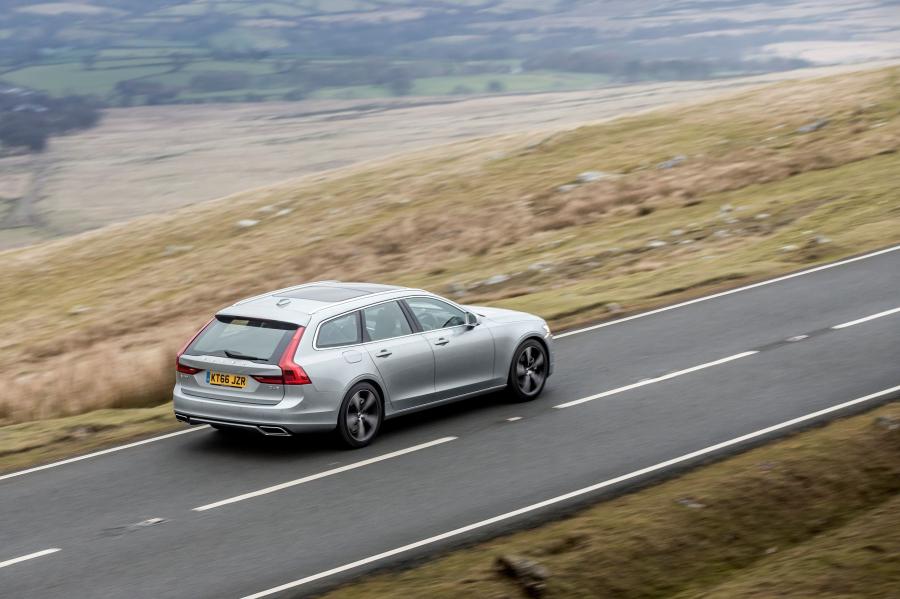  Volvo V90 D4 R-Deisgn 2017 года  (UK) (фото 29 из 40)